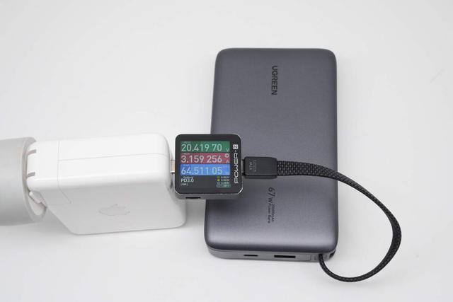 搭載長虹三杰電芯+67W小米澎湃秒充！綠聯超能塊67W充電寶評測