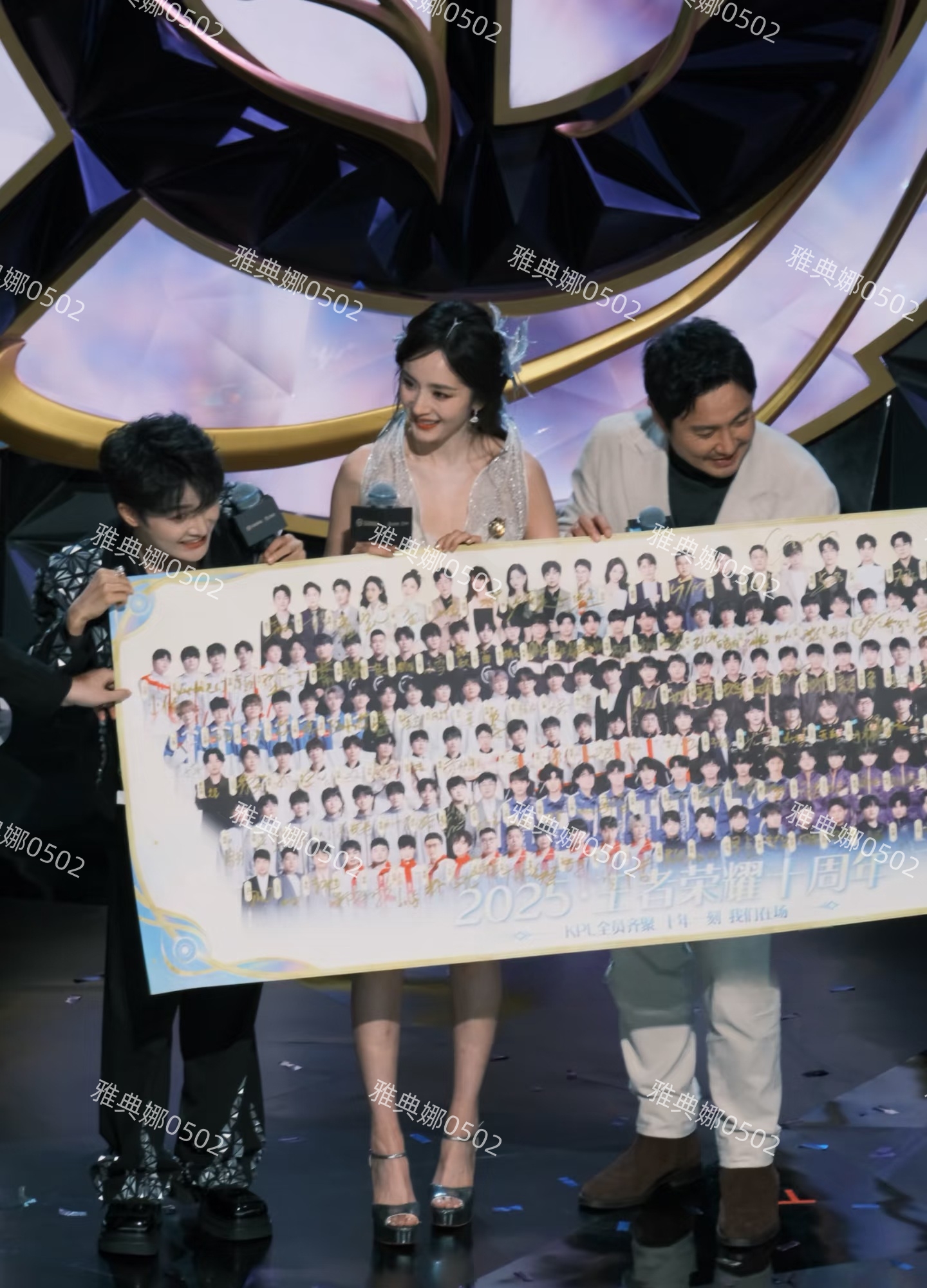 杨幂最近的状态太好了,接连两场活动颜值身材都在线,造型很惊艳