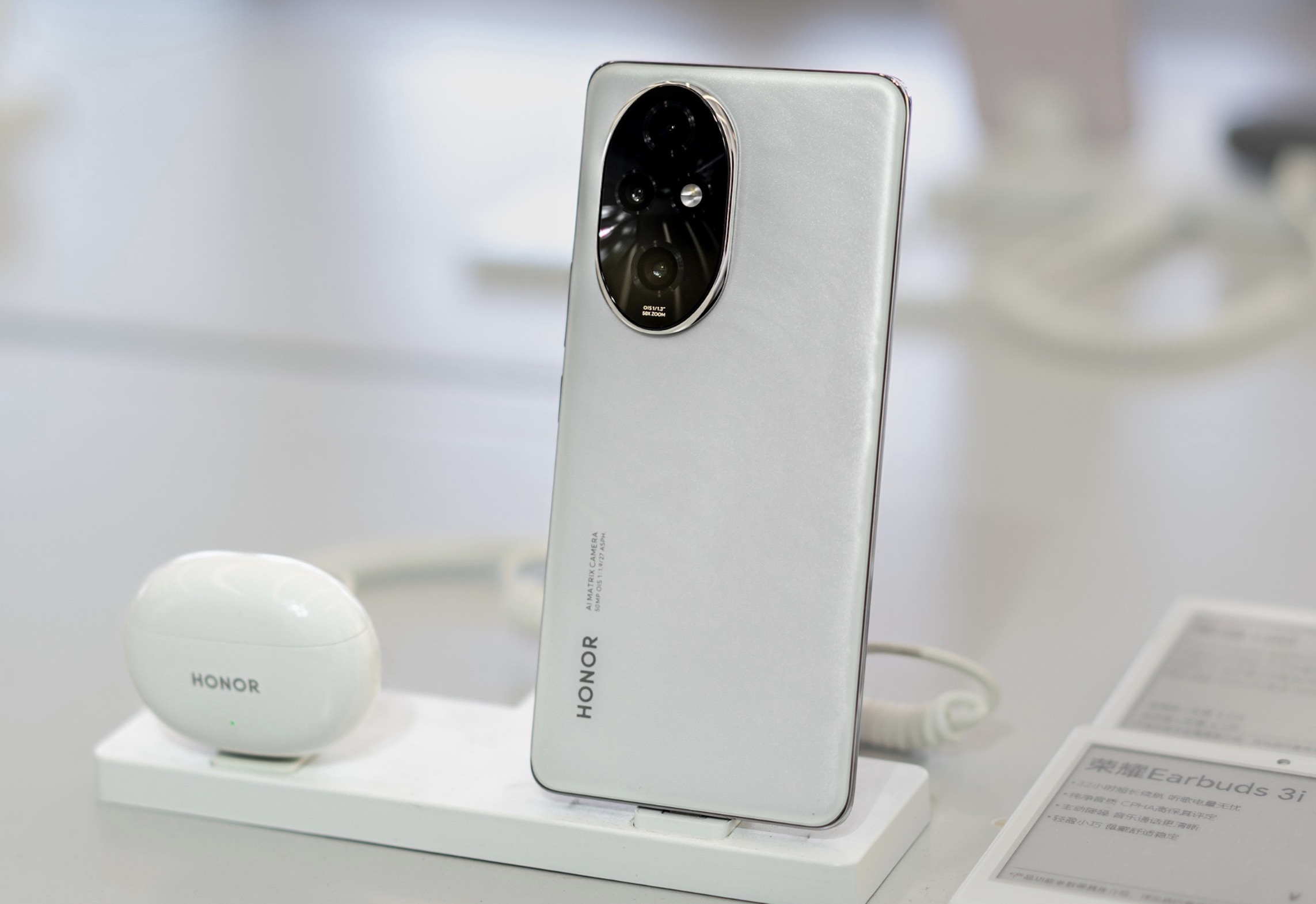 榮耀拍照手機“五折清倉”，12GB+512GB才賣1444元，支持50倍變焦