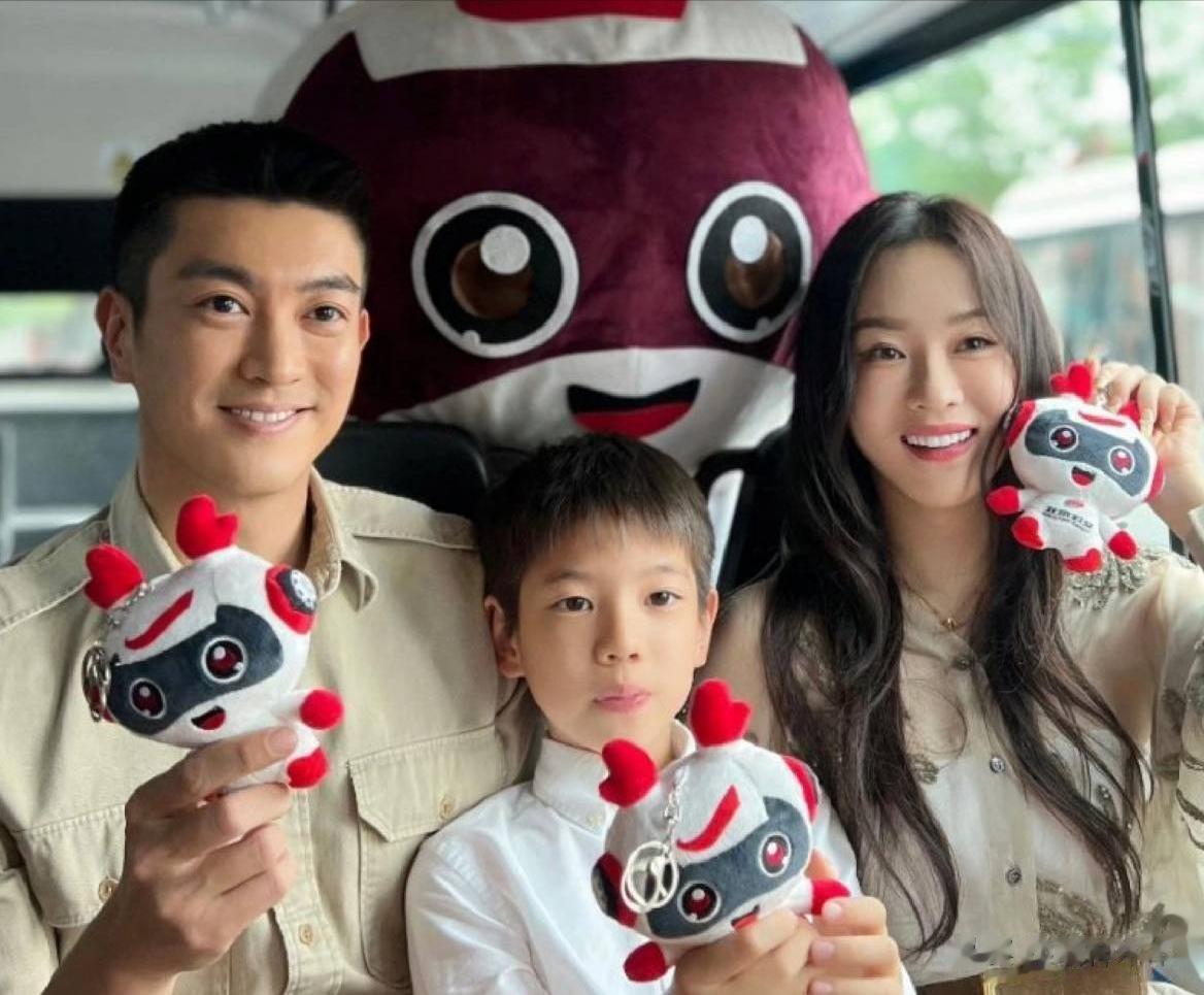 霍思燕代孕风波升级！女儿身高跟儿子差不多，遮掩多年不敢回应