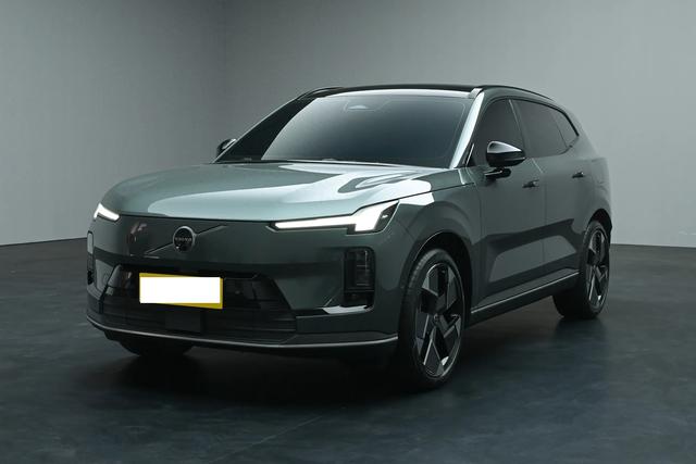 沃尔沃打响第一枪！新C级车亮相，双Orin-X芯片+激光雷达，能成？