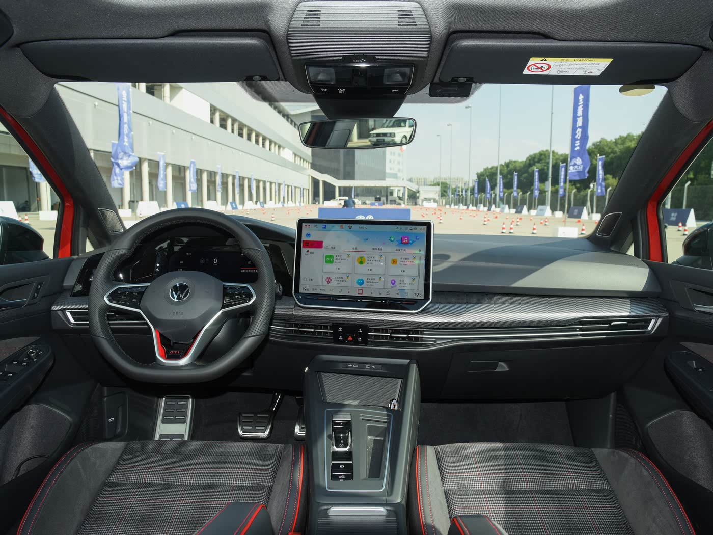 大众性能版“小钢炮”售价亲民！搭载2.0T，配红色卡钳+熏黑尾翼