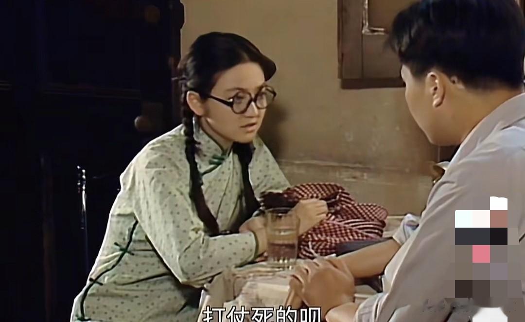 53岁上海籍女演员和女儿一同化妆，19岁时曾出演《上海一家人》