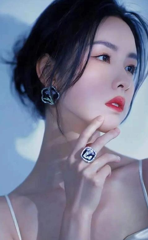 陈都灵：白色梦境里的清纯诗画