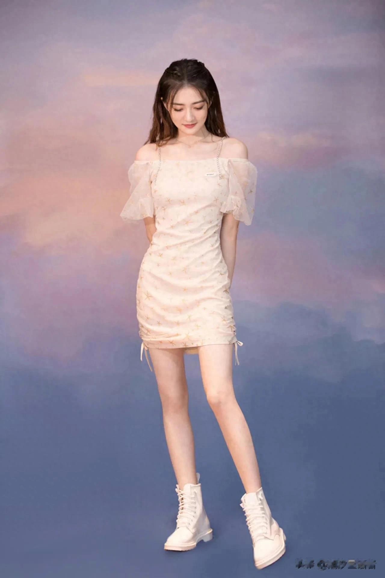 徐璐星星裙写真美出圈!这才是真正的“邻家女孩天花板”