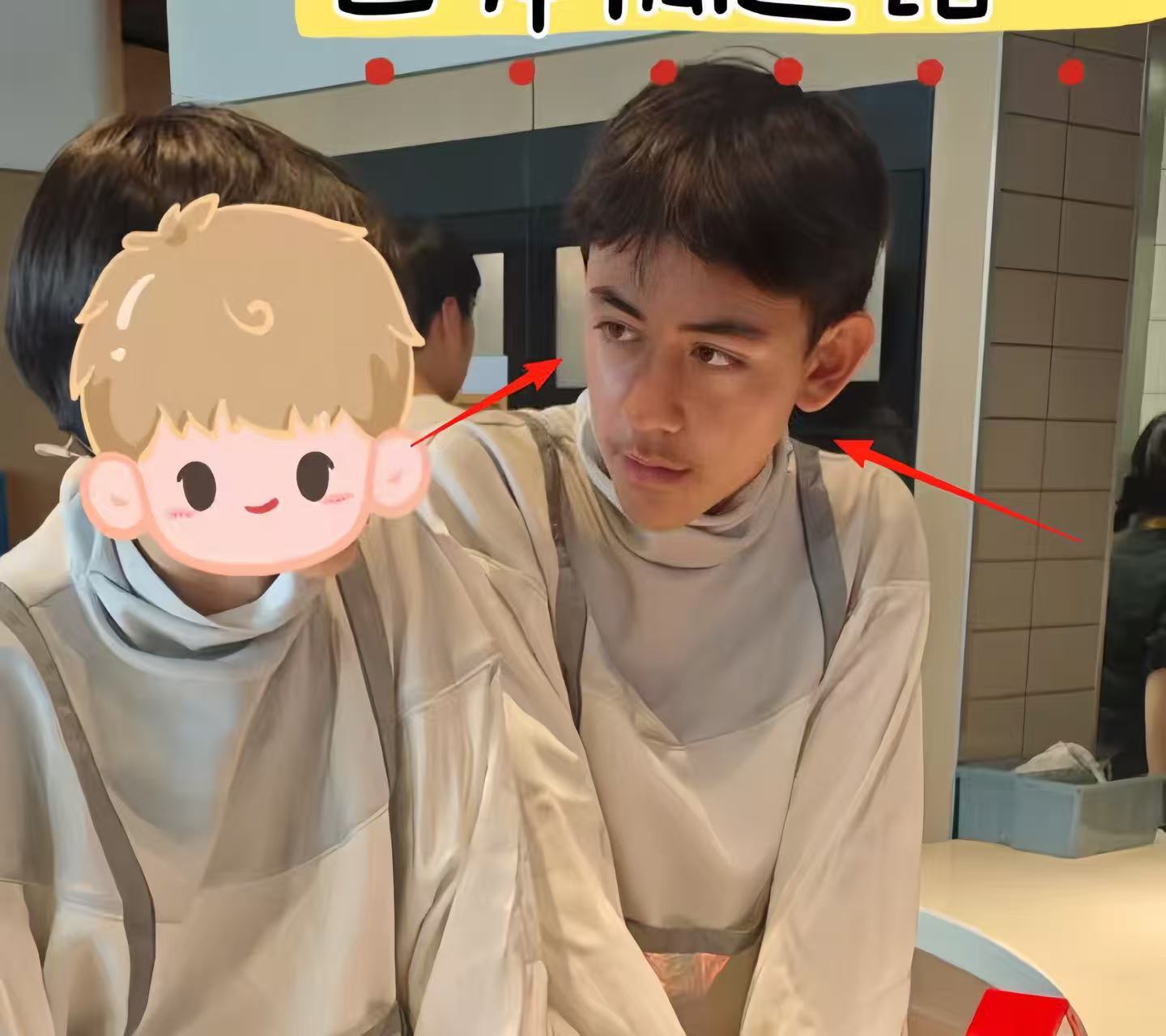 15岁诺一上海被偶遇!长相大变不敢认,没了混血感,黑胡子太吸睛