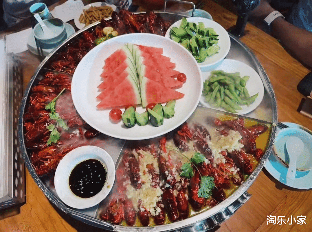 47岁颜丹晨矿坑炫娃!微胖身材杀疯,嫦娥下凡嫁“硬汉”超甜!