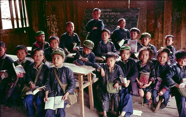 电视剧是假的！真正的80年代，其实是这个样子