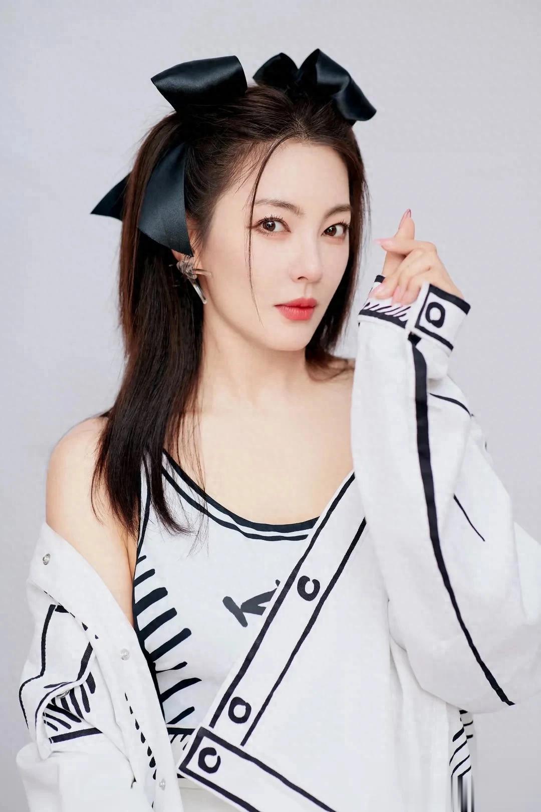 张雨绮白色系棚拍定妆高清图