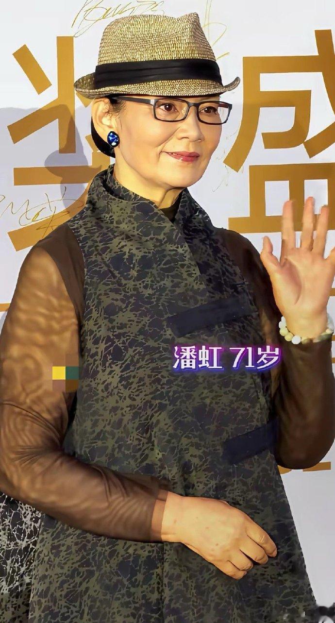 63岁张凯丽穿“不得体”短裤火上热搜，刘晓庆的话，终于有人信了