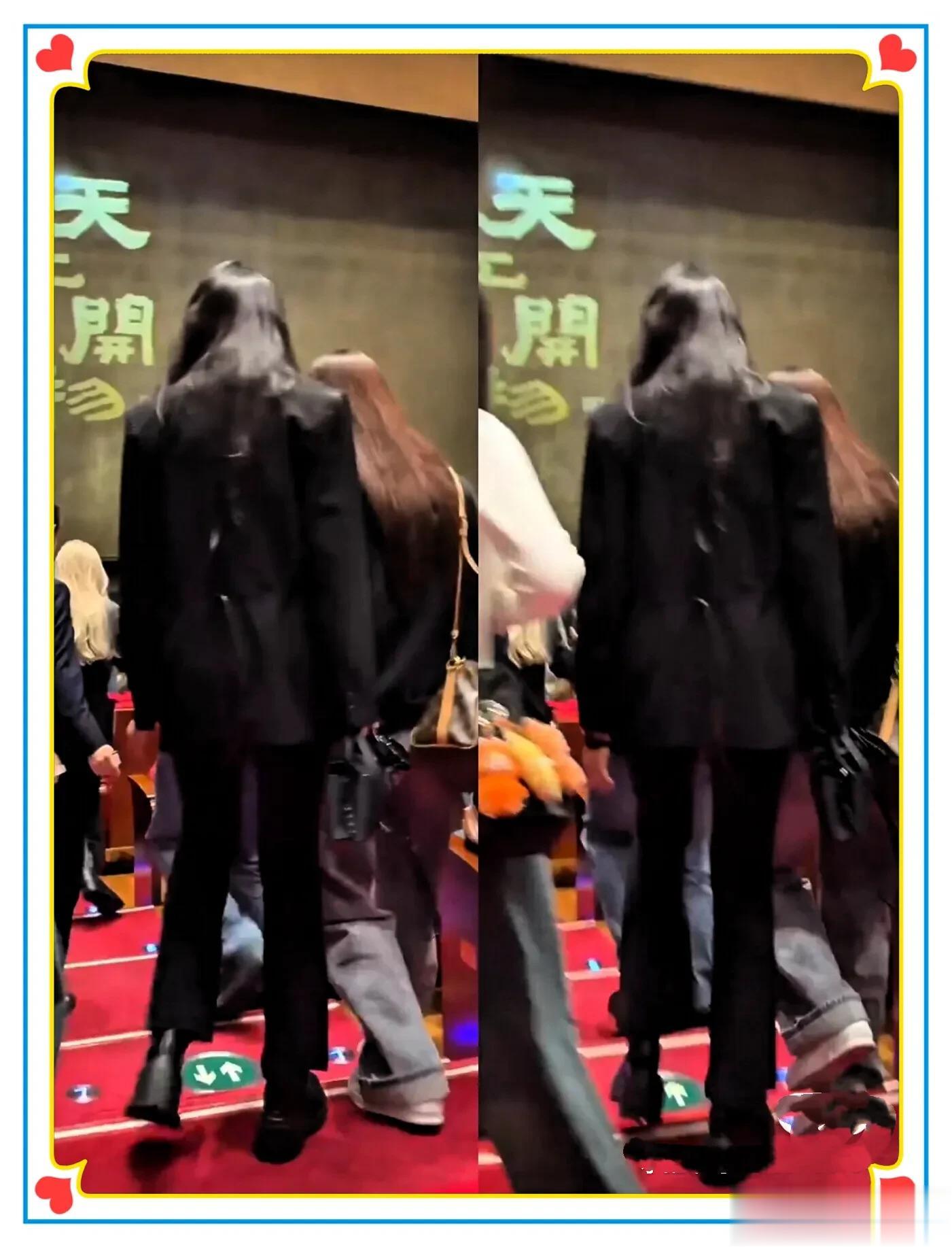 刘亦菲看舞台剧《天工开物》被偶遇，走路撩头发很迷人，长腿抢镜