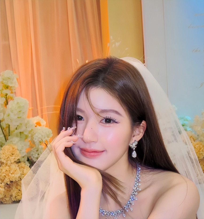 霍汶希曝英皇内幕！干32年不抽成不虐待，才知赵露思的处境有多惨