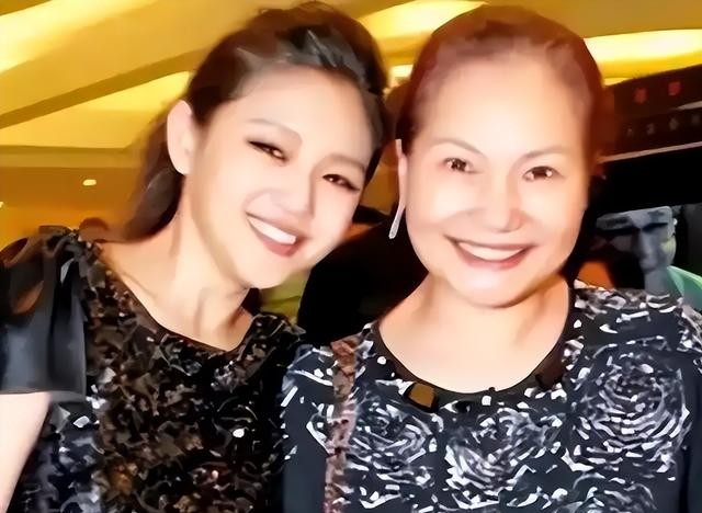 S妈决定不再和汪小菲争,结果凌晨发文斥责他是骗子,张兰聪明