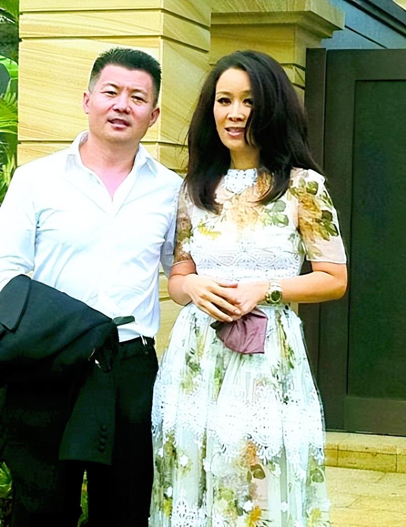 出轨风波真相大白3个月，那英近况曝出，事实证明，马伊琍说对了