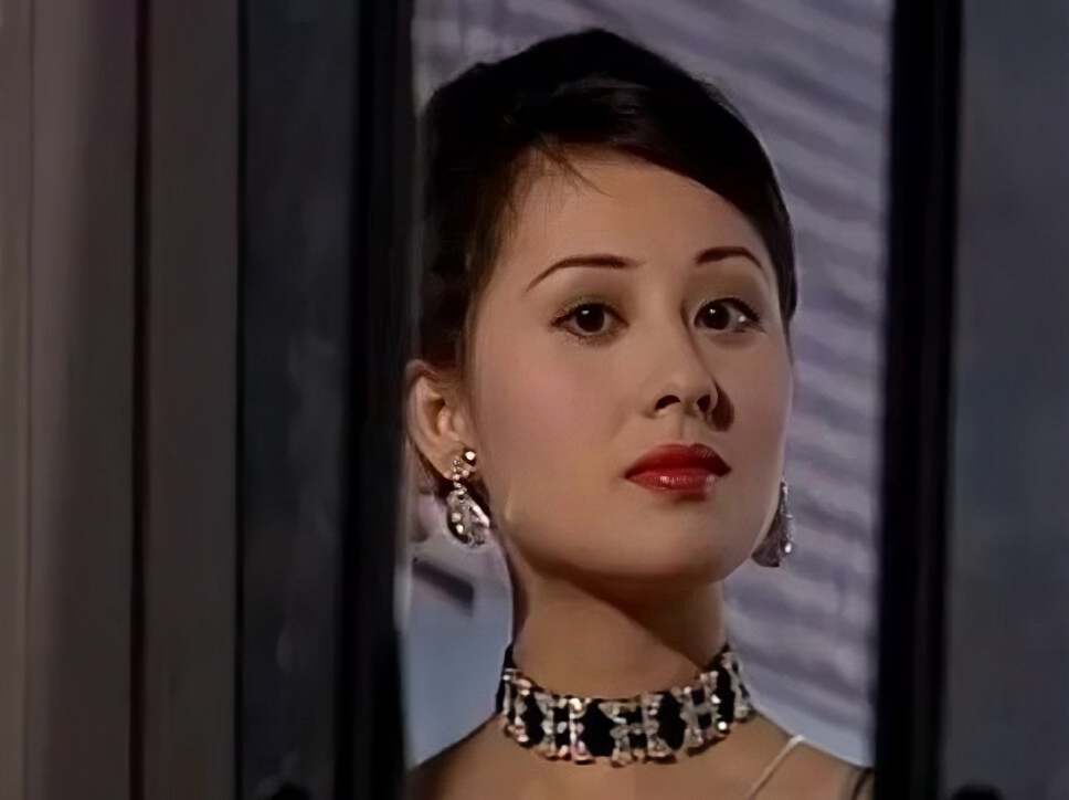 香港知名女星容貌大变，出席活动突然中途退场，患甲亢身体出问题