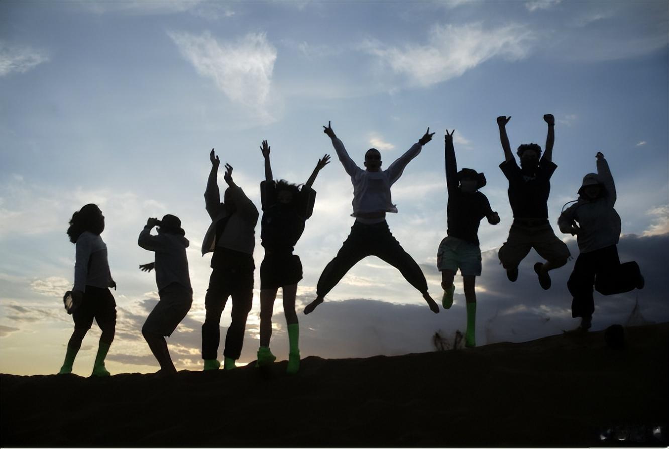 时隔30天，赵薇又有新动静，做头发、晒自拍，现状应了崔永元的话