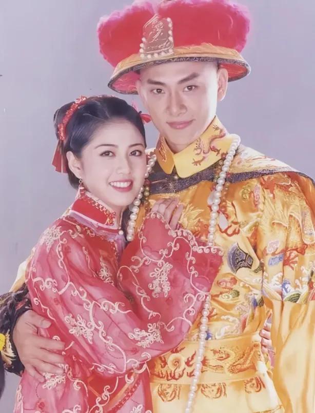 因为长得太美，从护士转行为演员，出道第一部剧就演了女主