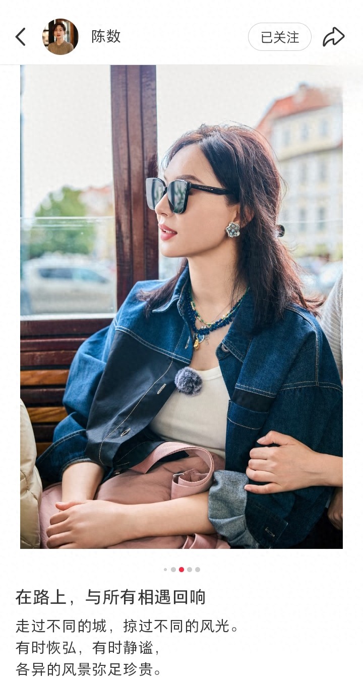 陈数分享最新美照，一身牛仔穿搭配墨镜，又飒又美