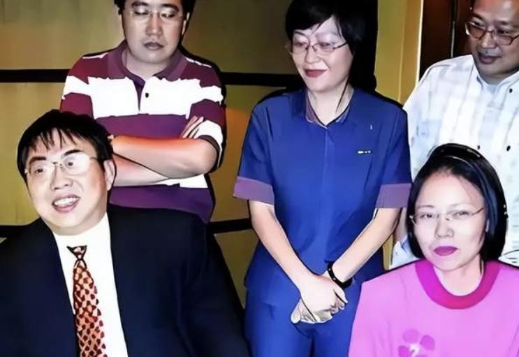 “棋圣”聂卫平去世后，小23岁老婆的过往被爆料，才懂她有多清醒