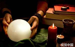 盲眼龙婆预言2026年：铁鹰啄坏日月，龙鳞被剥离身体