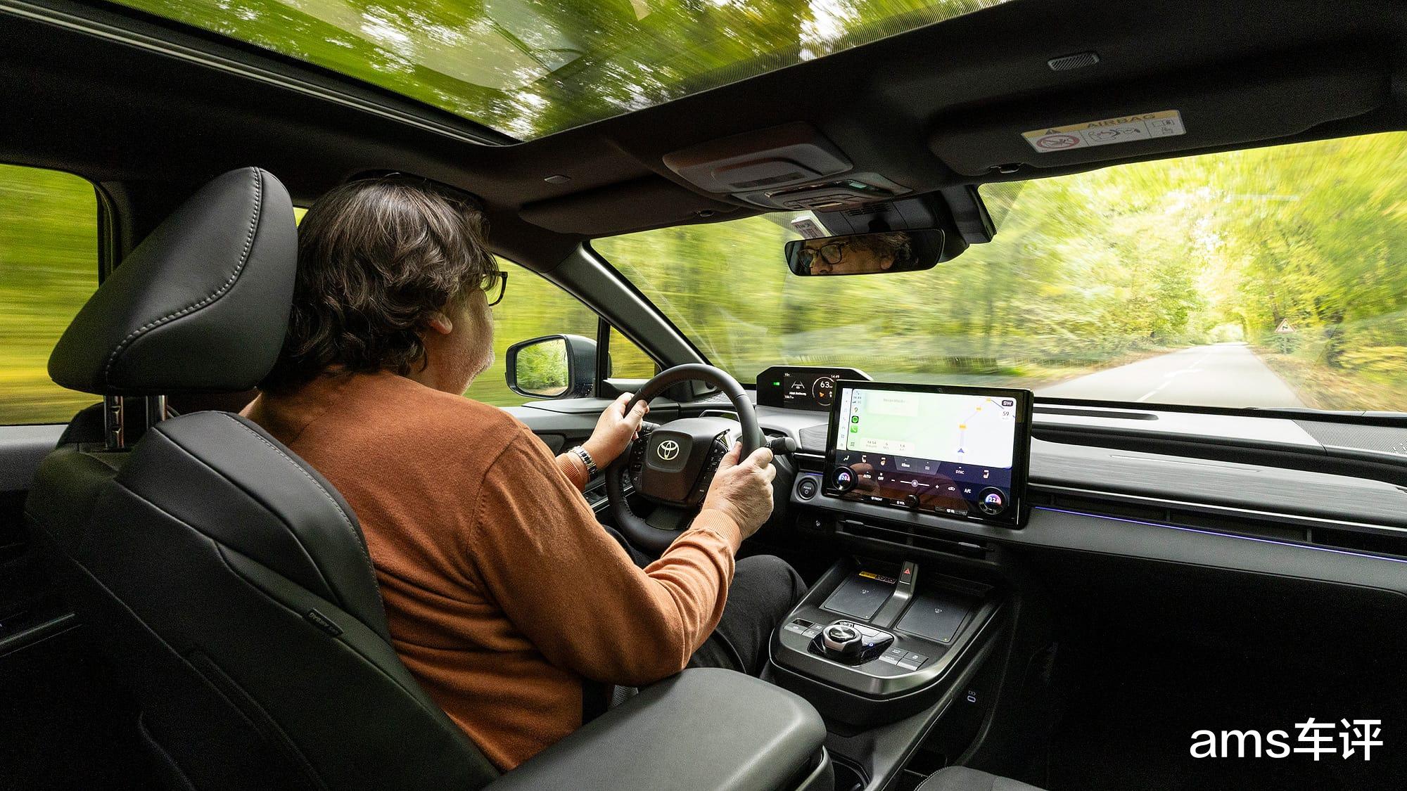 丰田加速电动化步伐,新款C-HR+首秀,设计与性能并重