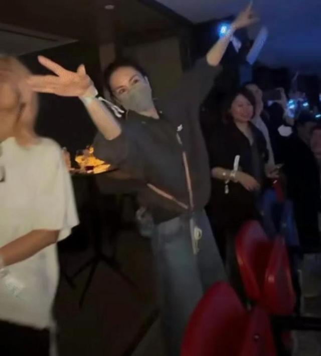 88岁谢贤考虑后事,已交代好陪葬品和遗产,唯独放不下小林青霞母子