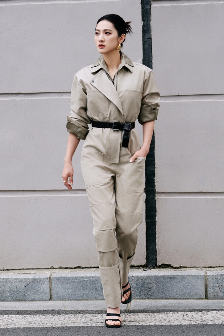 她放弃靳东，转身嫁给父亲看中的女婿，45岁受尽婆家宠爱！