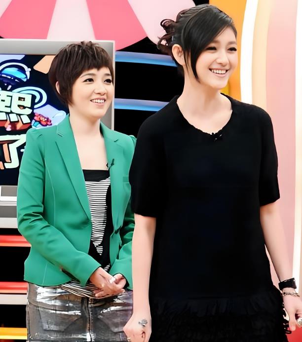 大S去世四个月范晓萱大变样，身材臃肿，打舌钉纹纹身，星相全无