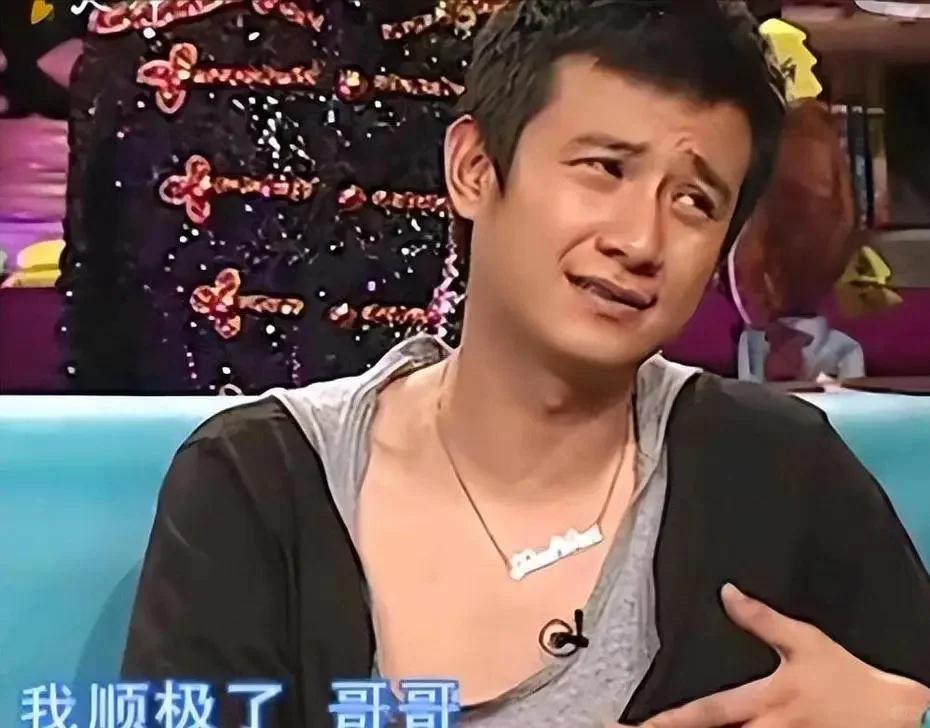 41岁文章腰部受伤!上海演出痛到呲牙咧嘴、两人搀扶,头顶也秃了