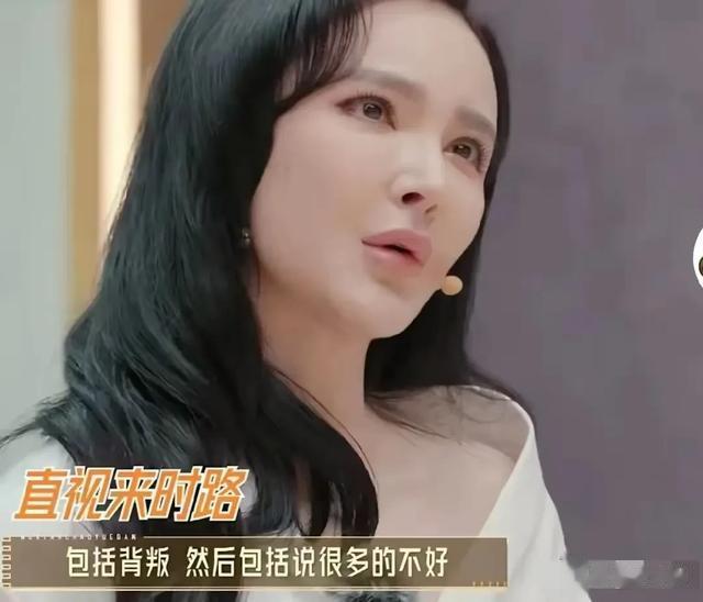 哺乳期走红毯成众矢之的，13年后，她仅用25秒，狠狠打脸内娱