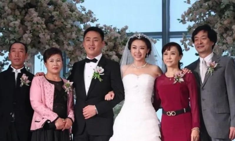 濮存晰外孙女首度出演短剧，11岁韩子萱古灵精怪，气质五分似姥爷