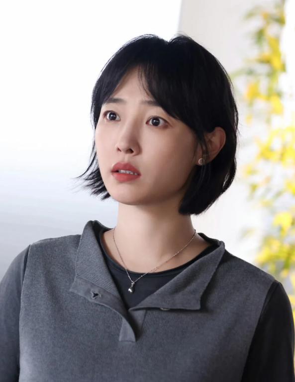 郝蕾破防发朋友圈嘲讽？辛芷蕾正面硬刚，李光洁当年还是太体面了