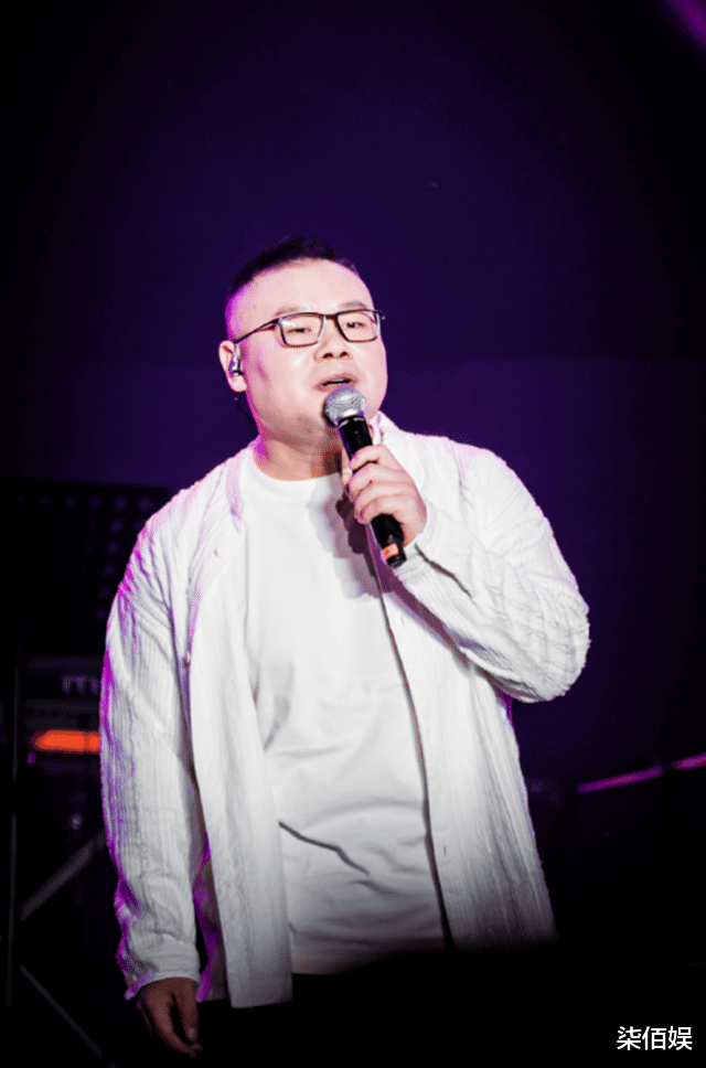 岳云鹏五一带女儿工作,13岁麓一大脸盘却不胖,不算漂亮但很讨喜