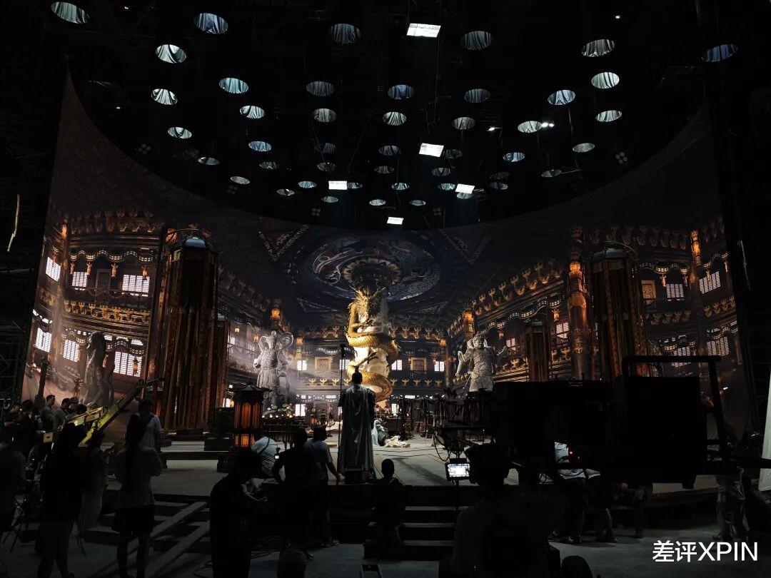 去橫店探班后，我們發現綠幕正在被一塊LED屏淘汰