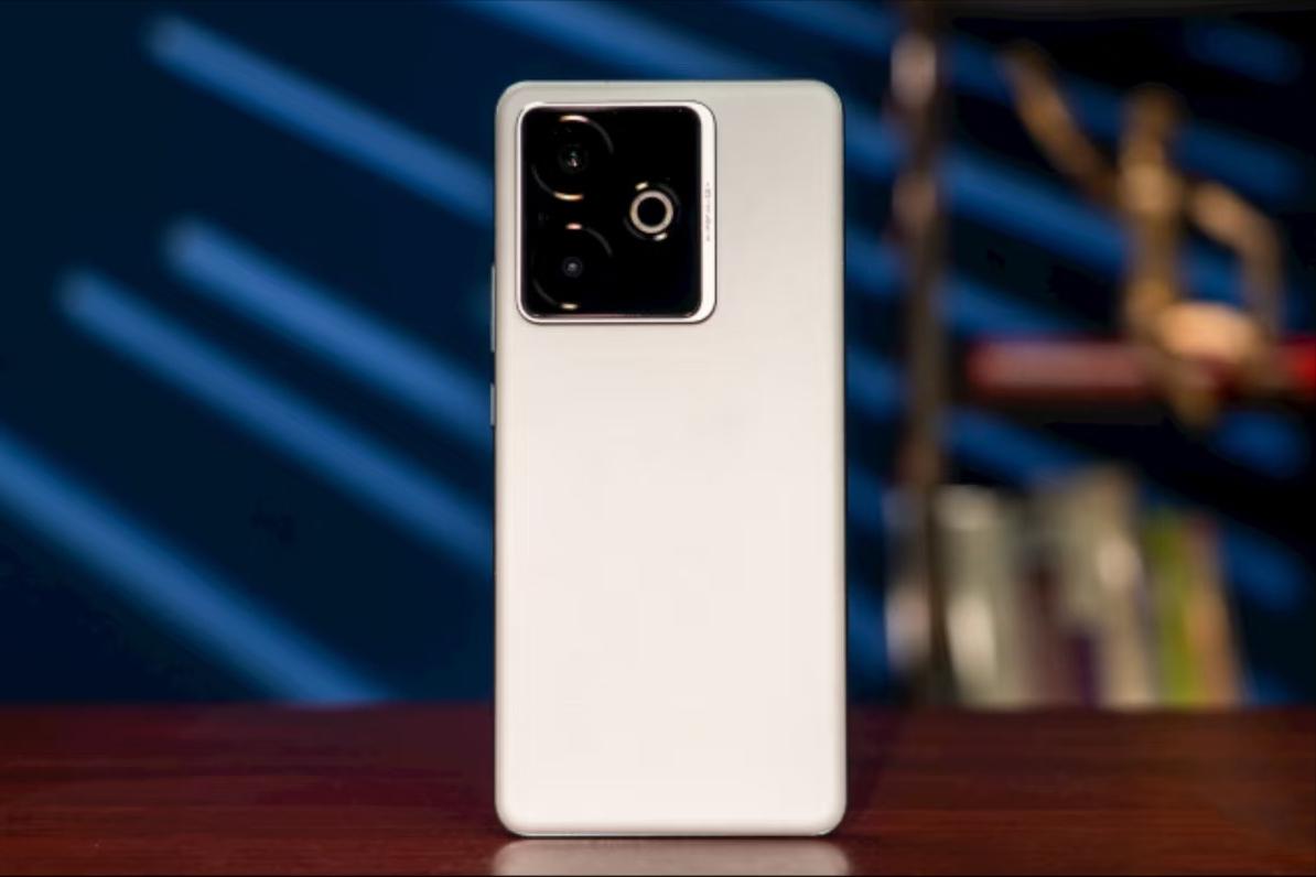 天璣9400+旗艦跌至2224元，144HZ直屏+7200mAh+IP69防水