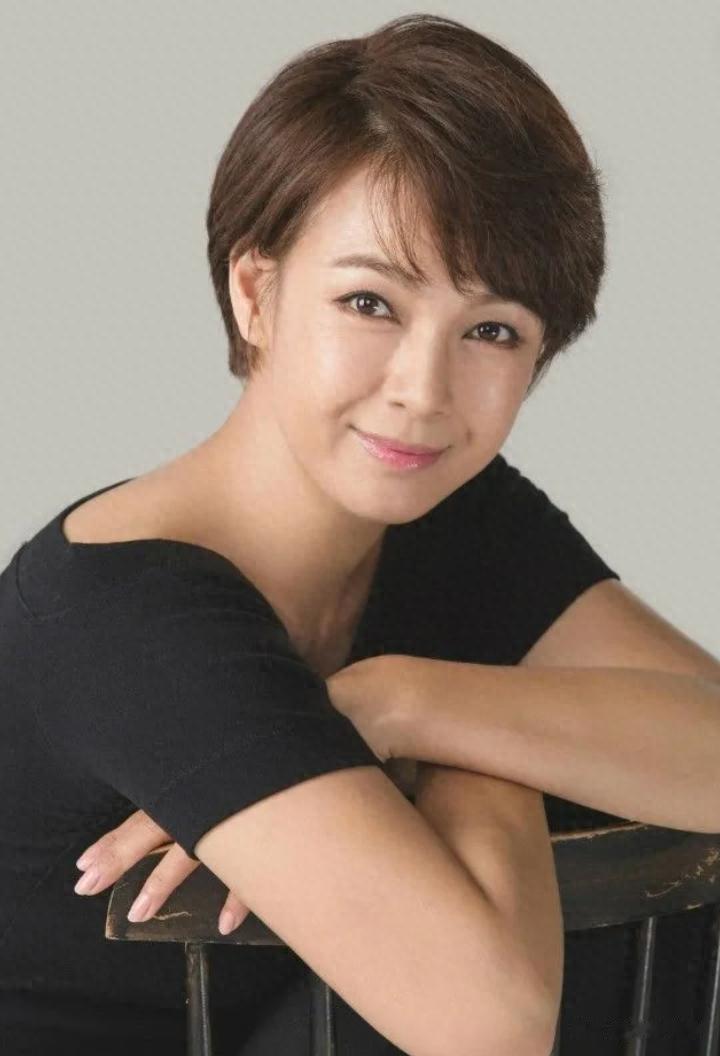 韩国女星含泪自曝家丑：母亲病逝后父亲卷走家中财产，她选择原谅