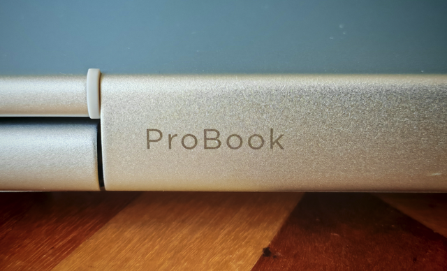 商用AI PC \真相实验室\— 无“AI”之7:“新生”主力,工作之选