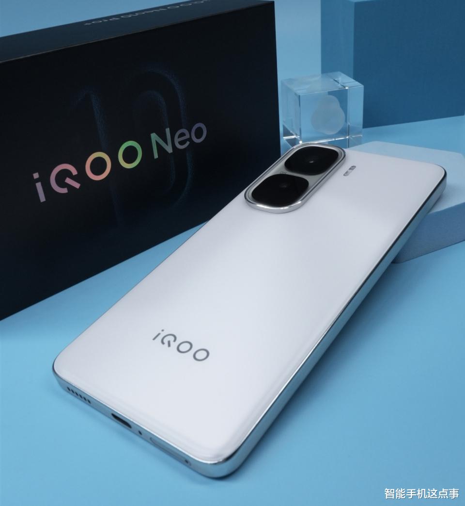 iQOO Neo11后蓋現真容：金屬中框+7.5K大電池，配置拉滿！