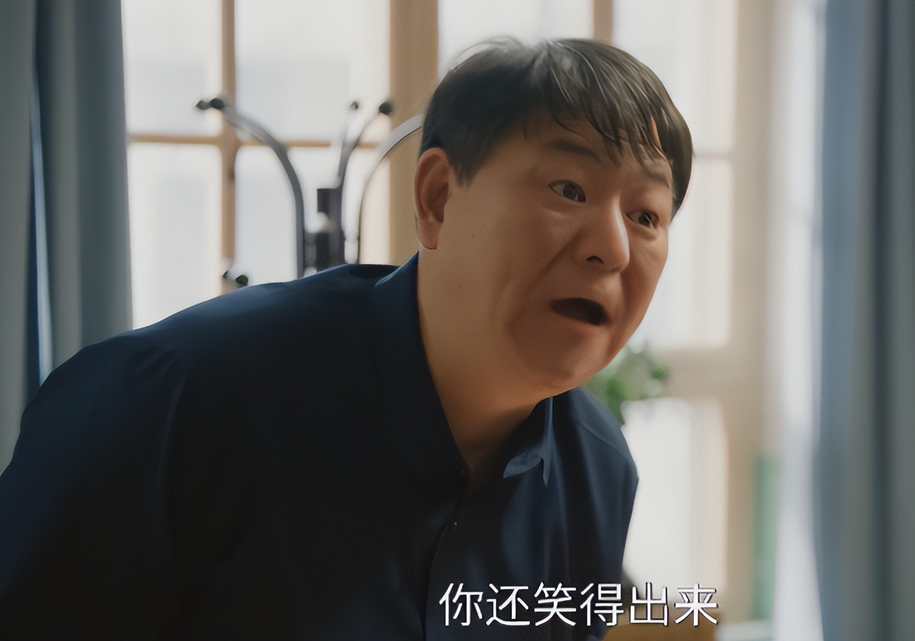 放下饭碗骂娘，跑到中国骂国人的李凯馨，还敢“狂”到几时？