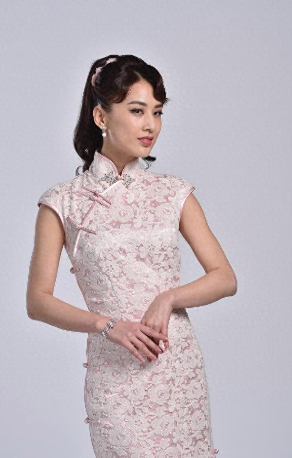 黄圣依旗袍造型