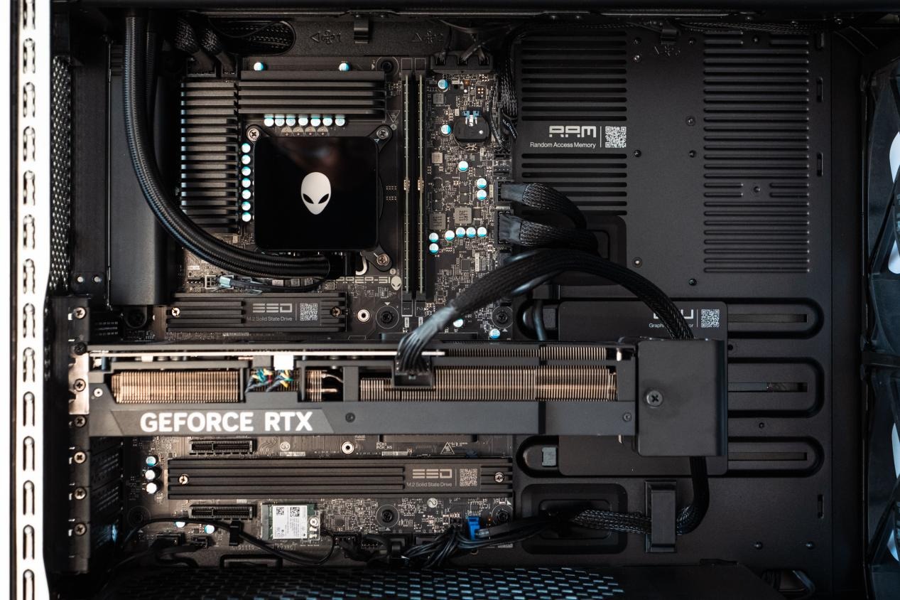 從神秘代號到硬核旗艦：Alienware外星人Area-51游戲臺式機
