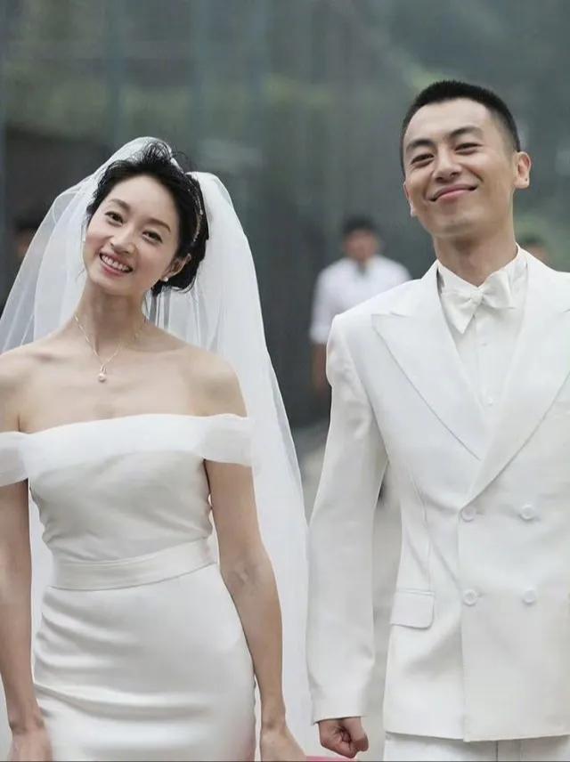 朱亚文为女儿庆祝生日,沈佳妮素颜出镜,夫妻甜蜜,打破婚变传闻