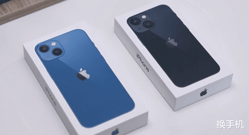 致敬iPhone5！國產廠商推出4寸手機，攝像頭能旋轉還能秒變黑莓