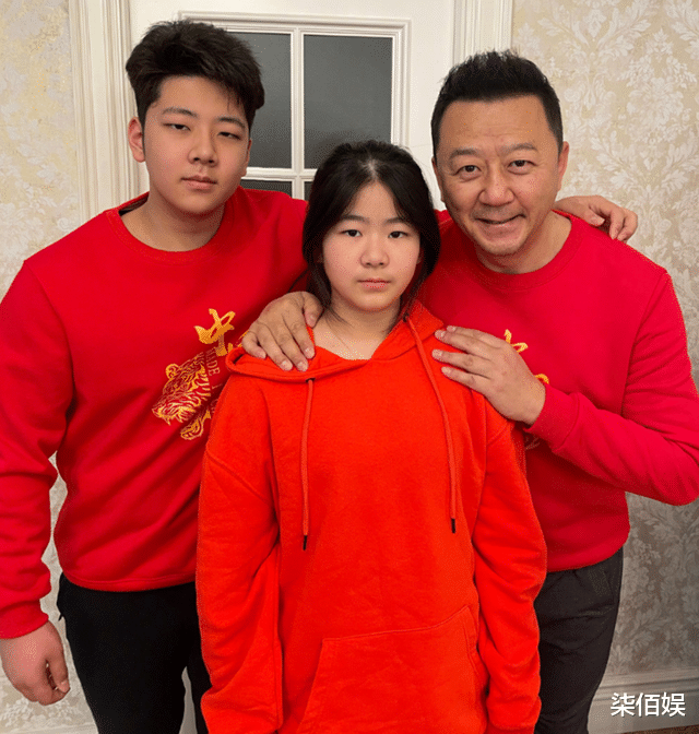 郭涛带女儿拍视频，才58岁老得上唇几乎消失，女儿170高个变好看