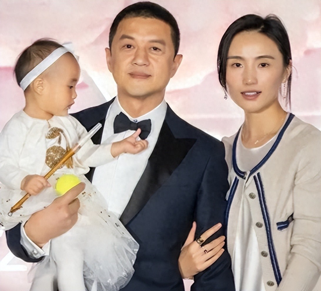 王菲没想到，自己负债累累的前夫李亚鹏，竟靠着一个举动口碑暴涨