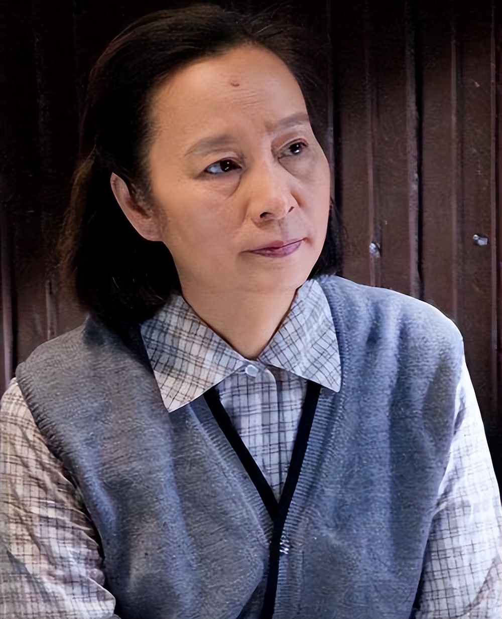 孩子父亲真相大白仅1月后，奚美娟低调露面，手足无措，落寞呆坐