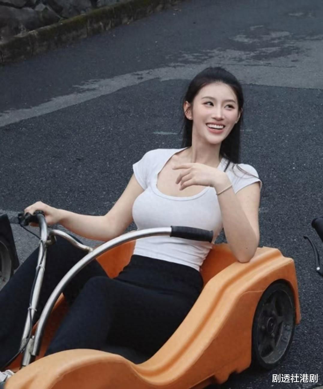 分享新动向！TVB小花自曝将开拍新剧，入行后靠火辣身材成功上位