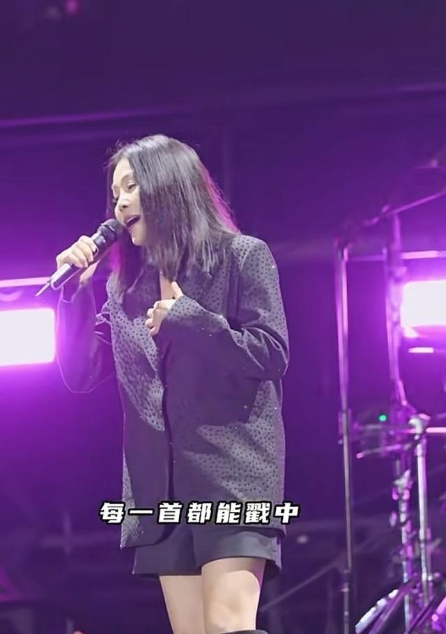 59岁田震要回国开演唱会，网友集体抵制，拒绝国内赚钱国外花