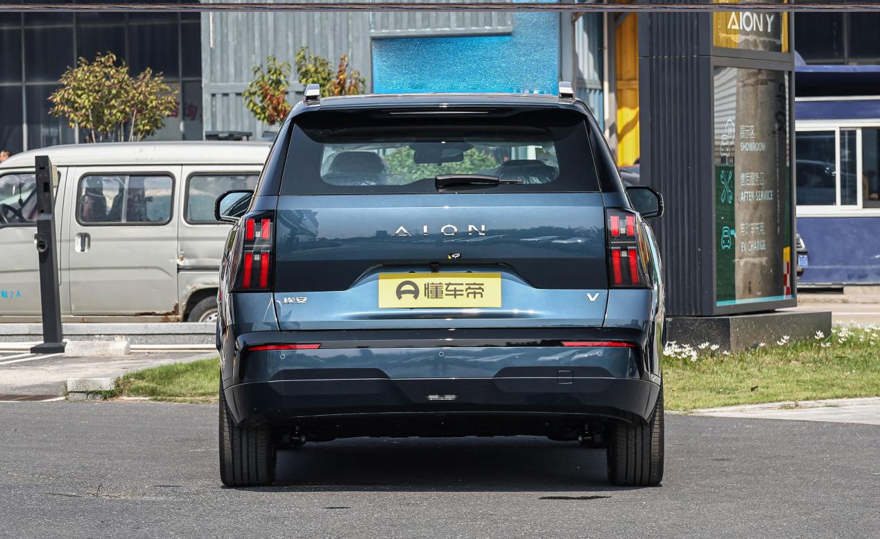 13万抄底650km大SUV，AION V加电不加价！