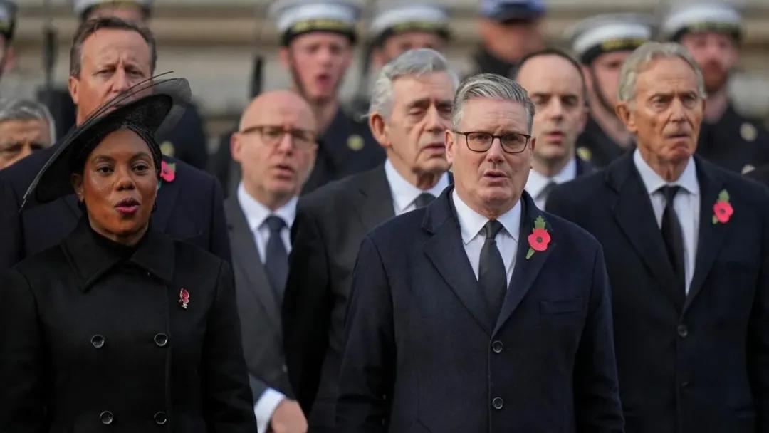 哈里梅根英国国殇日前往卡戴珊奢华派对 英国人气疯 卡戴珊急删照片